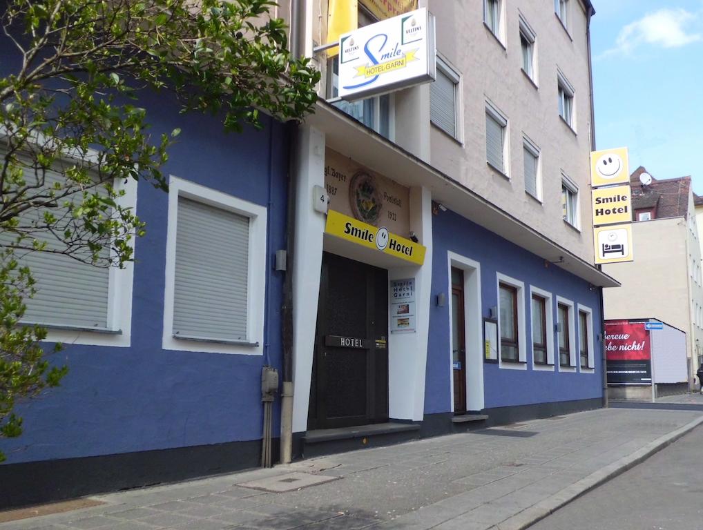 Book a cheap room in Smile Hotel